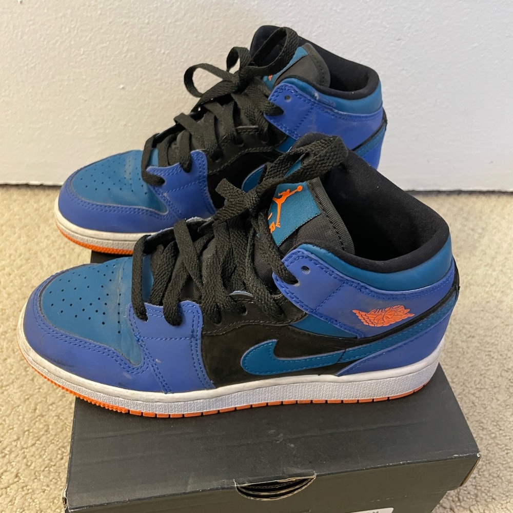 Air Jordan 1 mid grade school size 4.5, racer blue, green abyss and black - Picture 6 of 6